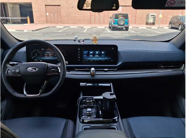 Car image 14