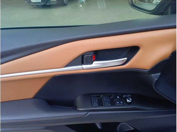 Car image 33