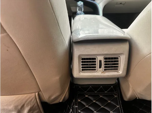 Car image 25