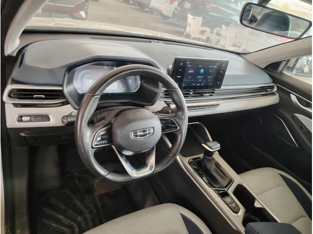 Car image 16