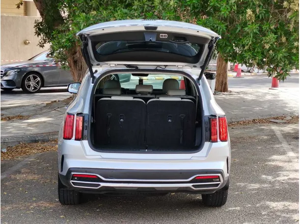 Car image 29