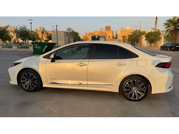 Car image 8