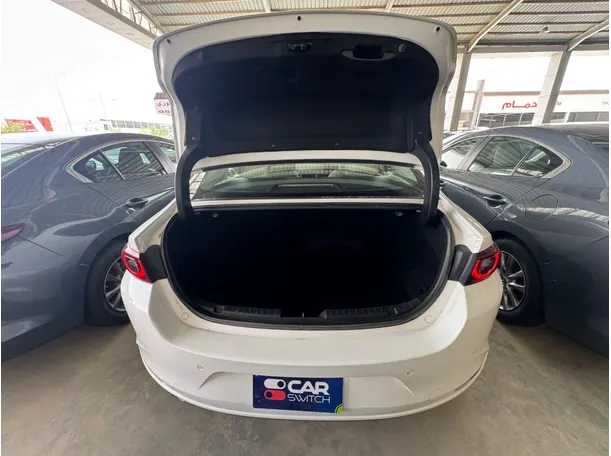 Car image 18