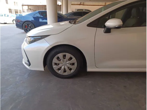Car image 9