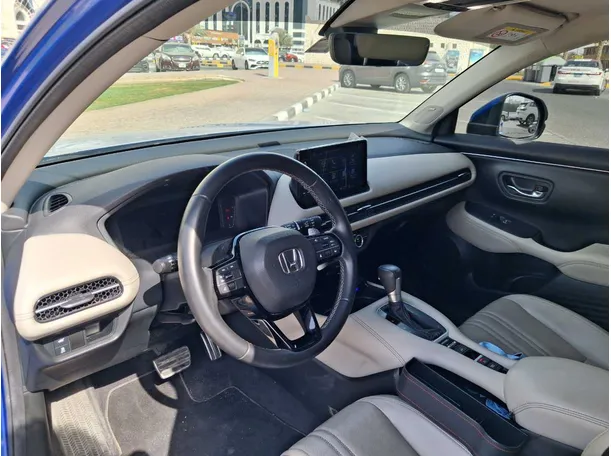 Car image 11