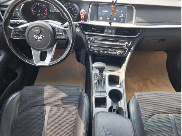 Car image 16