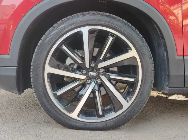 Car image 10