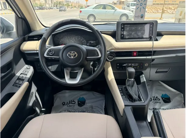 Car image 17