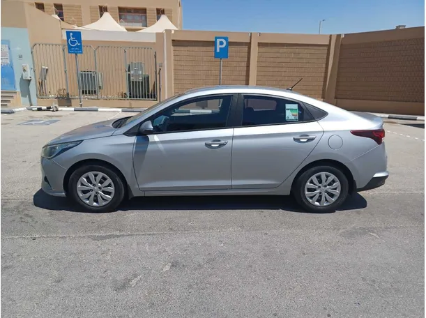 Car image 8