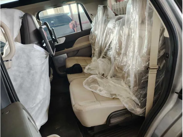 Car image 26