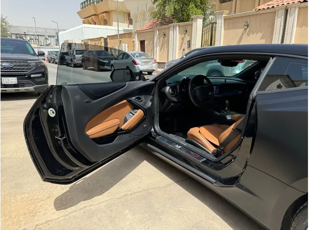 Car image 8