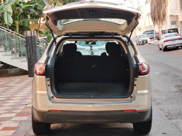 Car image 24