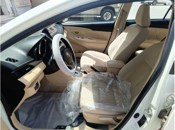Car image 12