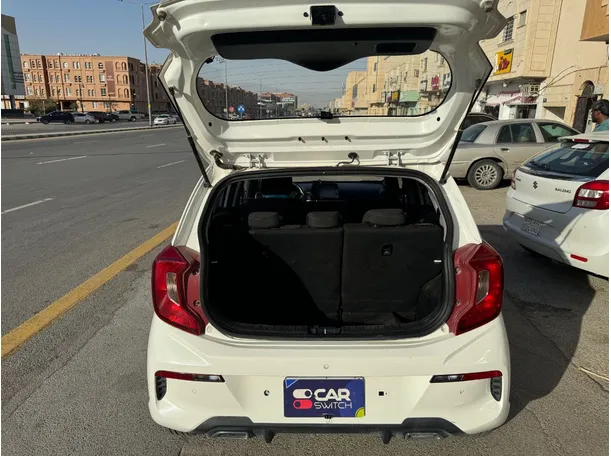 Car image 19