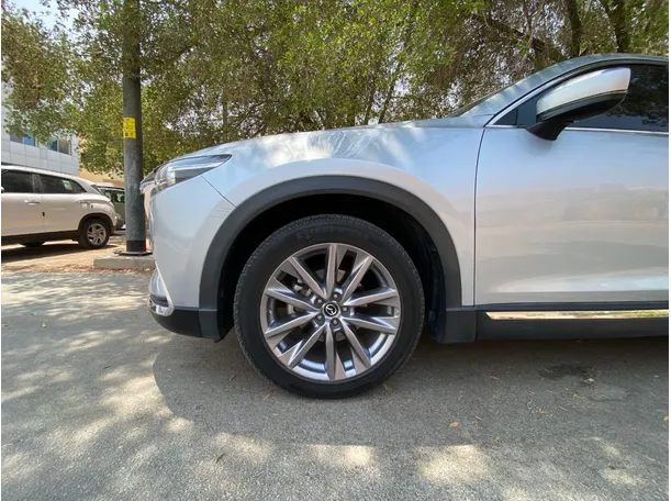 Car image 9