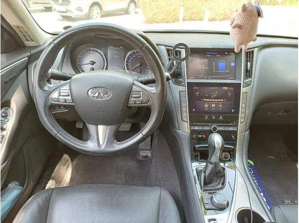 Car image 16