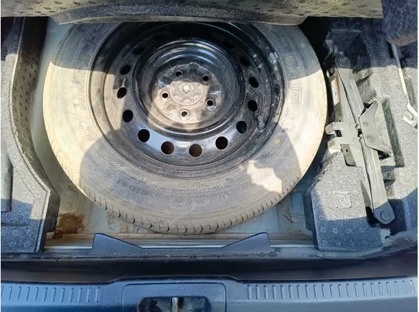 Car image 33