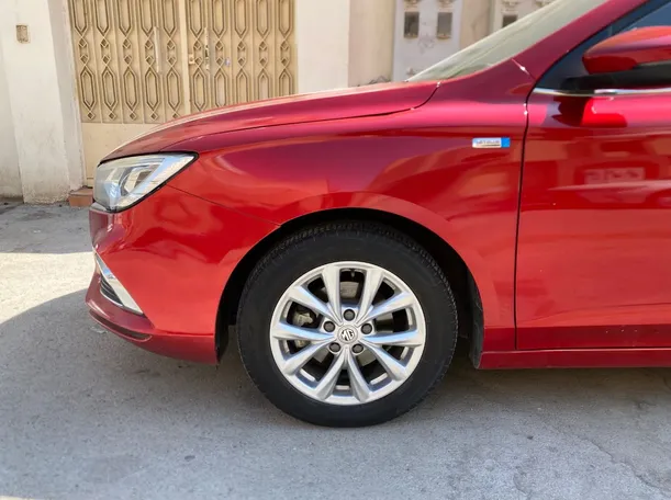 Car image 8