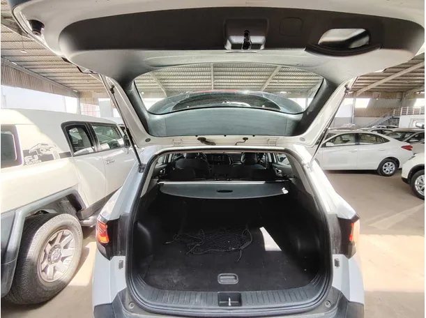 Car image 30