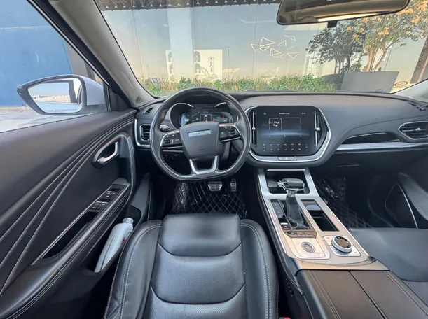 Car image 16