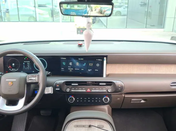 Car image 16