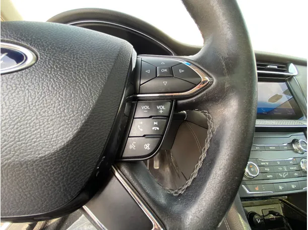 Car image 19