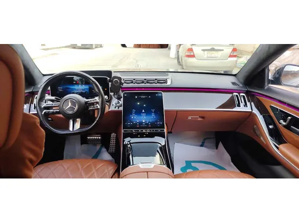Car image 13