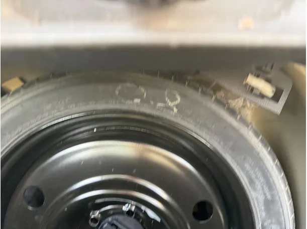 Car image 22