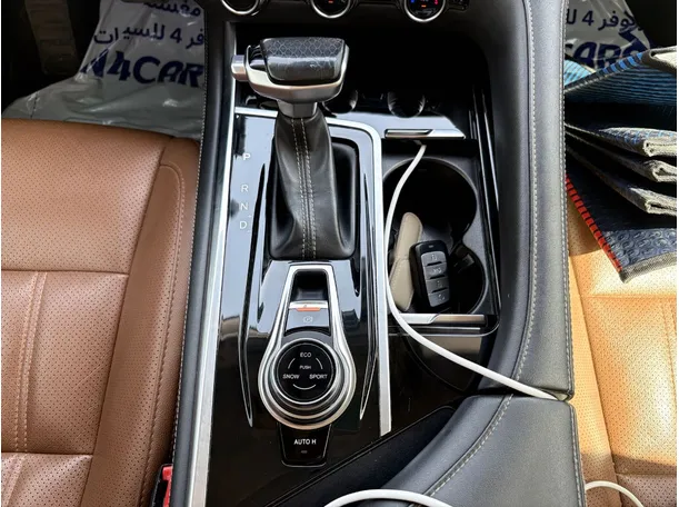Car image 19
