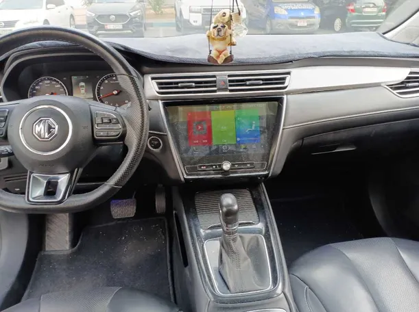 Car image 15
