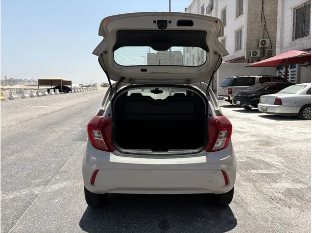 Car image 25