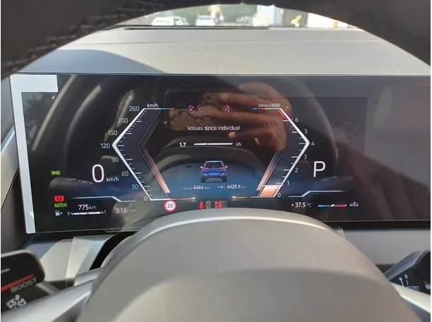 Car image 19