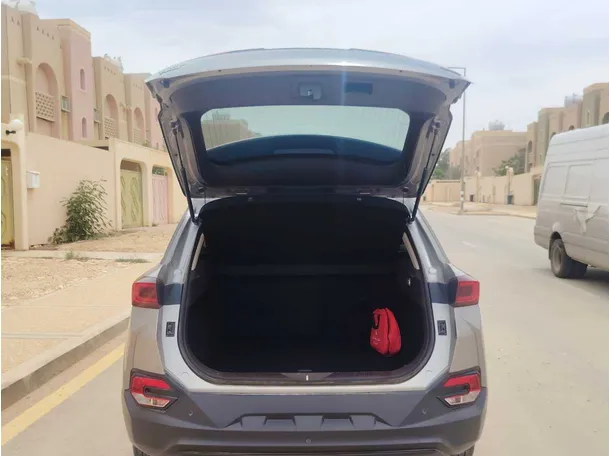 Car image 25