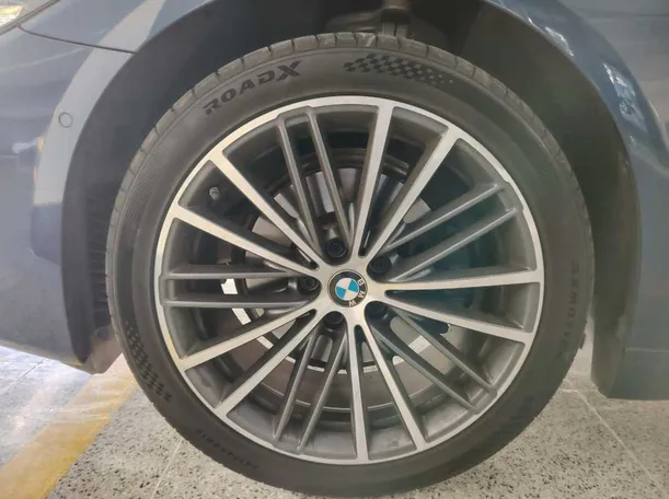 Car image 10