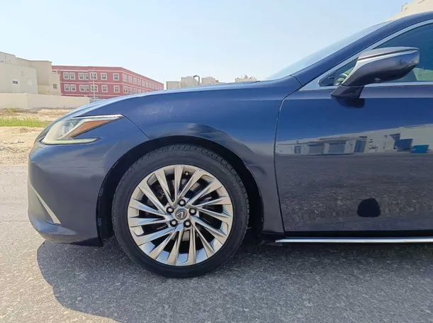 Car image 9