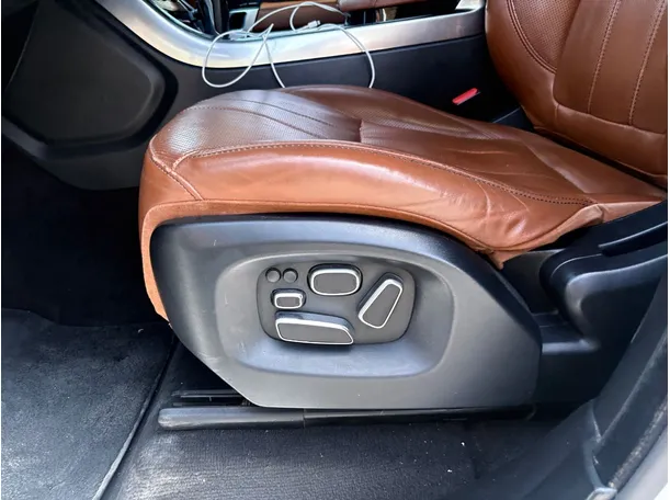 Car image 25