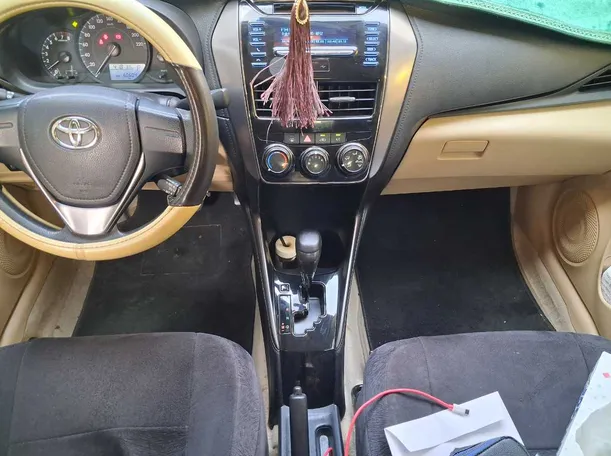 Car image 17