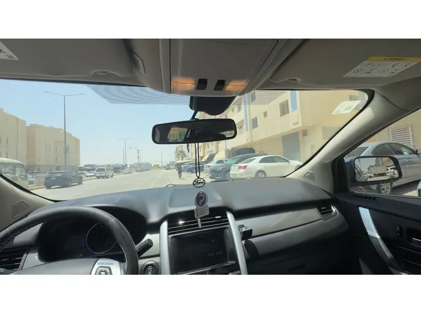 Car image 12