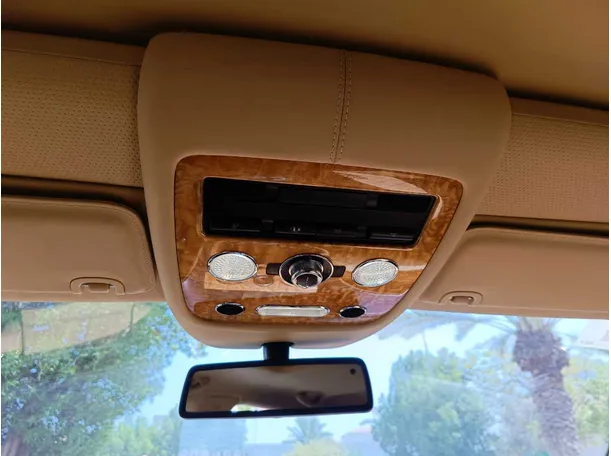 Car image 34