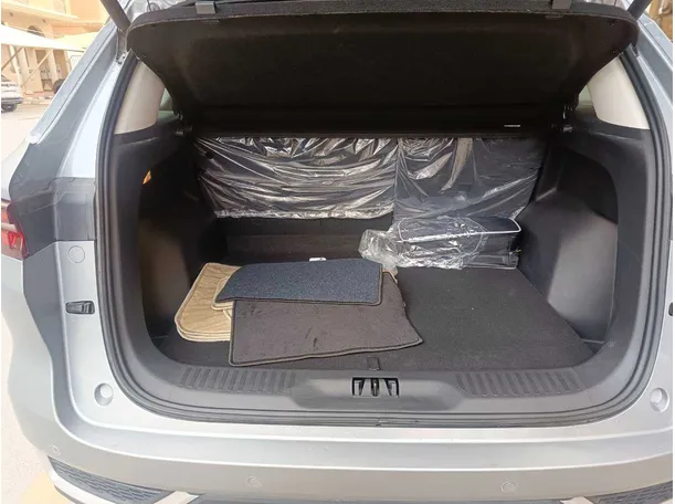 Car image 25