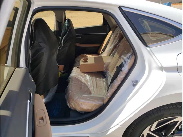 Car image 15