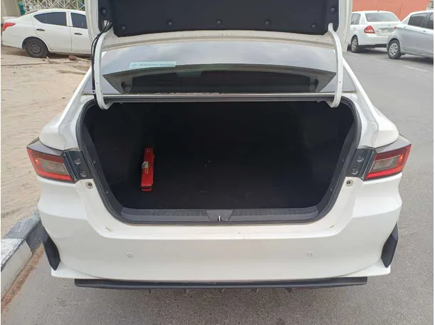 Car image 20