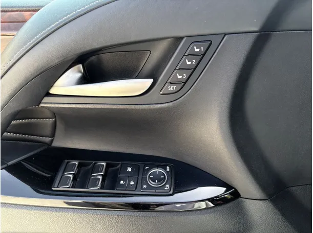 Car image 29
