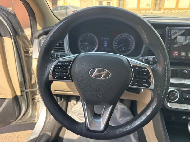 Car image 17