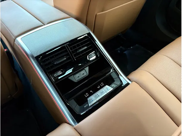 Car image 32