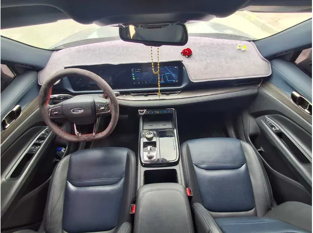 Car image 14