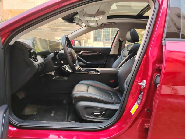 Car image 13