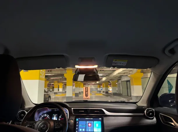 Car image 14