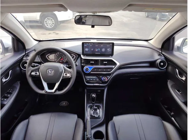 Car image 19