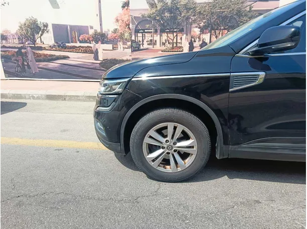 Car image 9